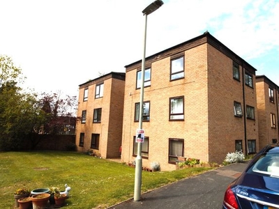 Flat to rent in Grandfield Avenue, Watford WD17