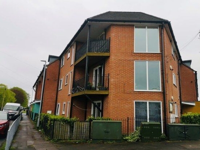 Flat to rent in High Street, Newcastle ST5