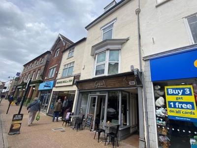 Flat to rent in High Street, Newport PO30