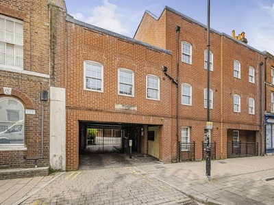 Flat to rent in Home Court, Reading RG1