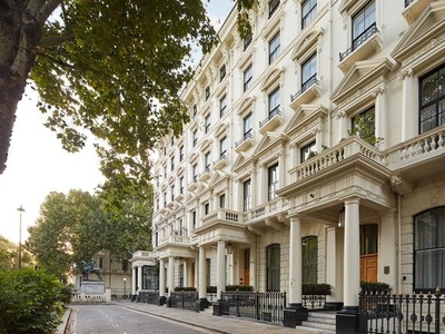 Flat to rent in Hyde Park Gate, Kensington, London SW7