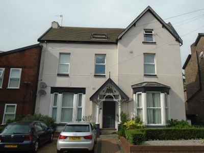 Flat to rent in Island Road, Garston, Liverpool L19
