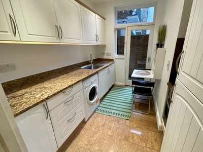 Flat to rent in Lancaster Gate, Hyde Park, Bayswater, West End, London W2