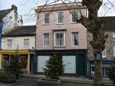 Flat to rent in Lower Market Street, Penryn TR10