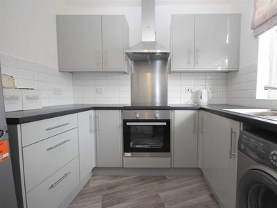 Flat to rent in Loxford Terrace, Barking IG11
