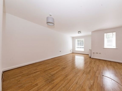Flat to rent in Manning Gardens, Croydon CR0