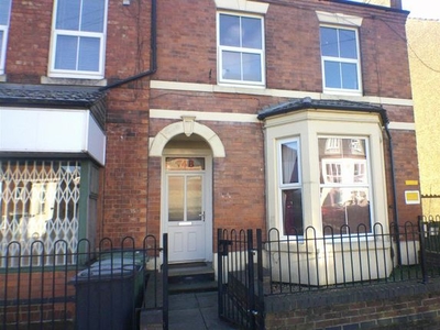 Flat to rent in Midland Road, Wellingborough NN8