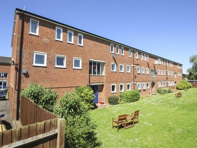 Flat to rent in Mikern Close, Bletchley, Milton Keynes MK2