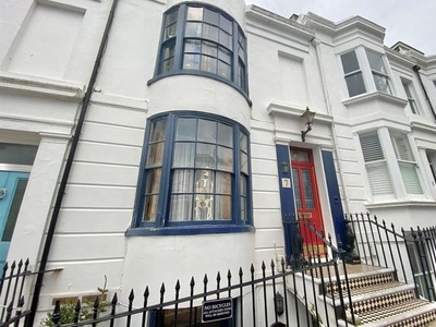 Flat to rent in Montpelier Street, Brighton BN1