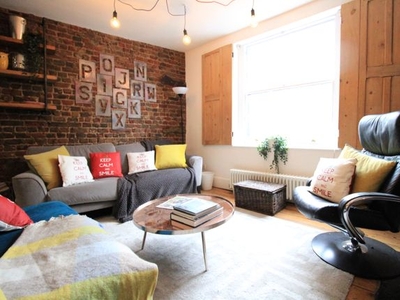 Flat to rent in Old Street, London EC1V