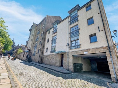 Flat to rent in Old Tolbooth Wynd, Old Town, Edinburgh EH8