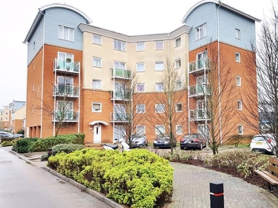 Flat to rent in Oxted Court, 18 Reynolds Avenue, Redhill, Surrey RH1