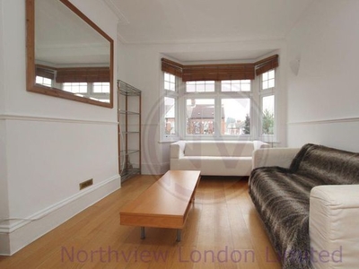 Flat to rent in Park Avenue, London N13