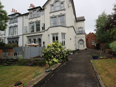 Flat to rent in Pelham Crescent, The Park, Nottingham NG7