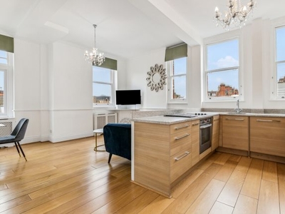 Flat to rent in Portman Mansions, Chiltern Street W1U
