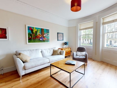 Flat to rent in Powis Square, Brighton BN1