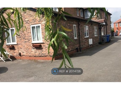 Flat to rent in Riddings Road, Altrincham WA15