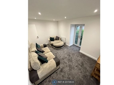 Flat to rent in Shakespeare Road, Bedford MK40