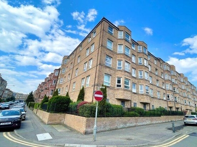 Flat to rent in Skirving Street, Glasgow G41