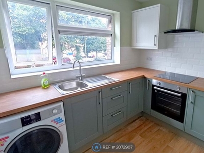 Flat to rent in South Morgan Pl (Wellington St), Cardiff CF11