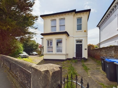 Flat to rent in Teville Road, Worthing BN11