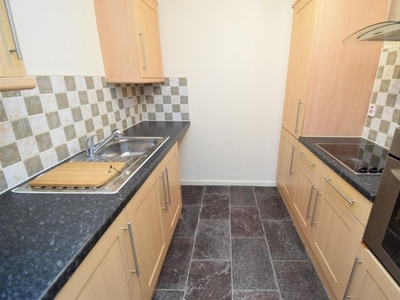 Flat to rent in The Pinncle, Ings Road, Wakefield WF1