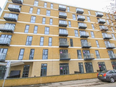 Flat to rent in Victoria Avenue, Southend-On-Sea SS2