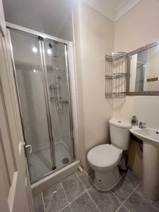 Flat to rent in Wadhurst Avenue, Luton LU3