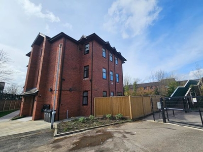 Flat to rent in Willow Bank House, Handforth SK9