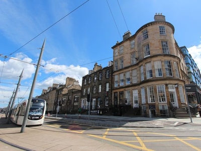 Flat to rent in York Place, New Town, Edinburgh EH1