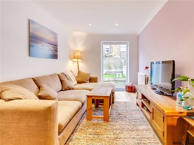 Greyhound Road, London, W6 2 bedroom flat/apartment in London