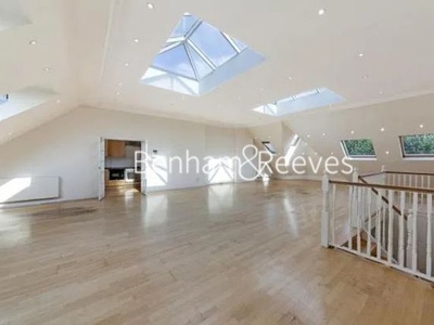 Maisonette to rent in Compayne Gardens, Hampstead NW6