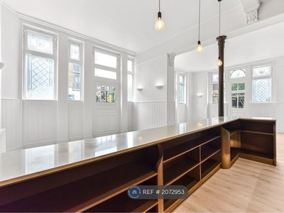 Maisonette to rent in North Road, London N7