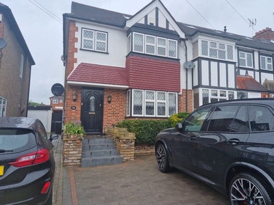 Property to rent in Rous Road, Buckhurst Hill IG9