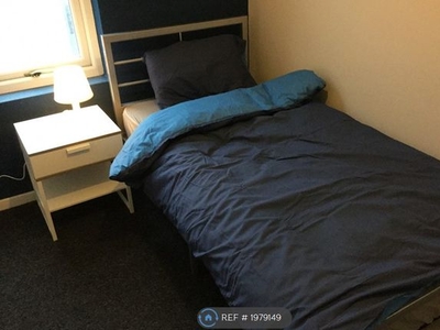 Room to rent in Church Road West, Liverpool L4
