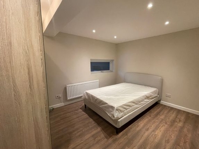 Room to rent in Corporation Street, Rotherham S60