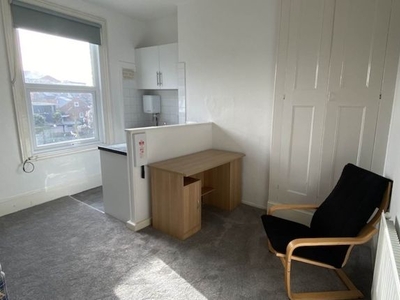 Room to rent in Powderham Crescent, Exeter EX4