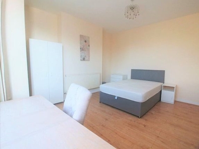Room to rent in Princess Road, Manchester M14