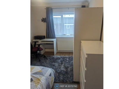 Room to rent in Tyes Court, Northampton NN3