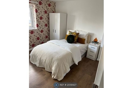 Room to rent in Whitmore Way, Basildon SS14