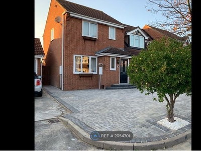 Semi-detached house to rent in Knox Court, Wickford SS12