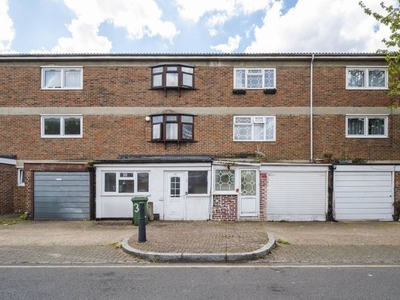 Terraced house to rent in Bancroft Road, Mile End, London E1