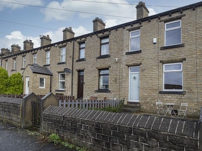 Terraced house to rent in Bankfield Avenue, Kirkheaton, Huddersfield HD5