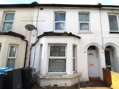 Terraced house to rent in Canterbury Road, Croydon CR0