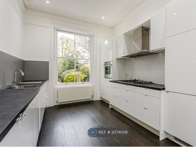 Terraced house to rent in Grove Park Terrace, London W4