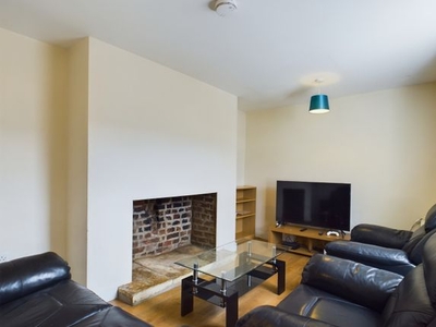 Terraced house to rent in King Street, Cheltenham, Gloucestershire GL50