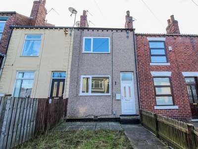 Terraced house to rent in Oakes Street, Wakefield WF2