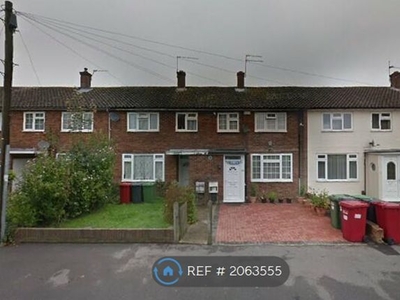 Terraced house to rent in Reddington Drive, Slough SL3