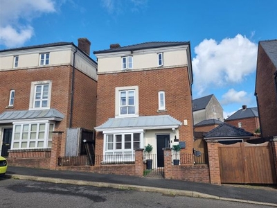 Town house for sale in Crown Way, Llandarcy, Neath SA10