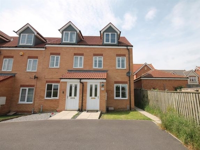 Town house to rent in Shapwick Place, Ingleby Barwick, Stockton-On-Tees TS17